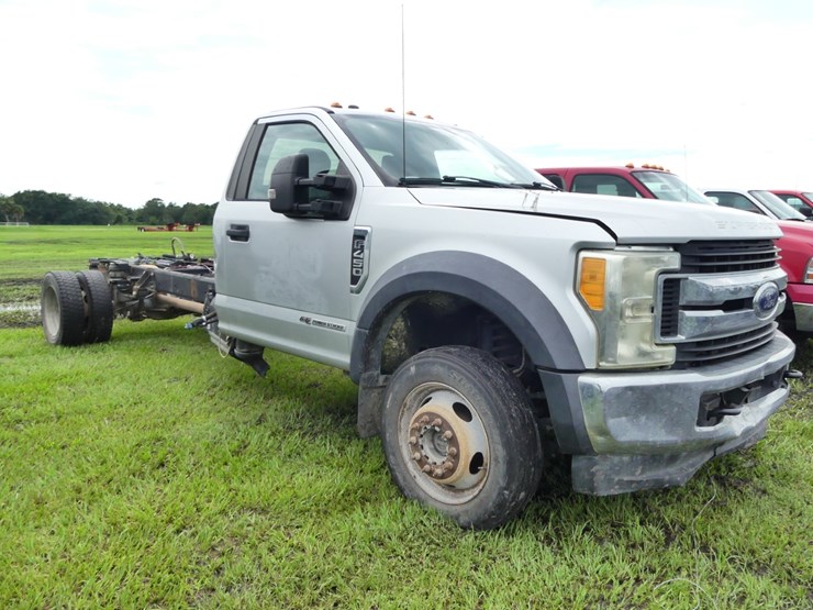 2017-ford-f450-xlt-image-1