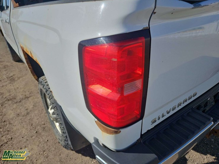2015-chevrolet-silverado-2500hd-lt-image-34