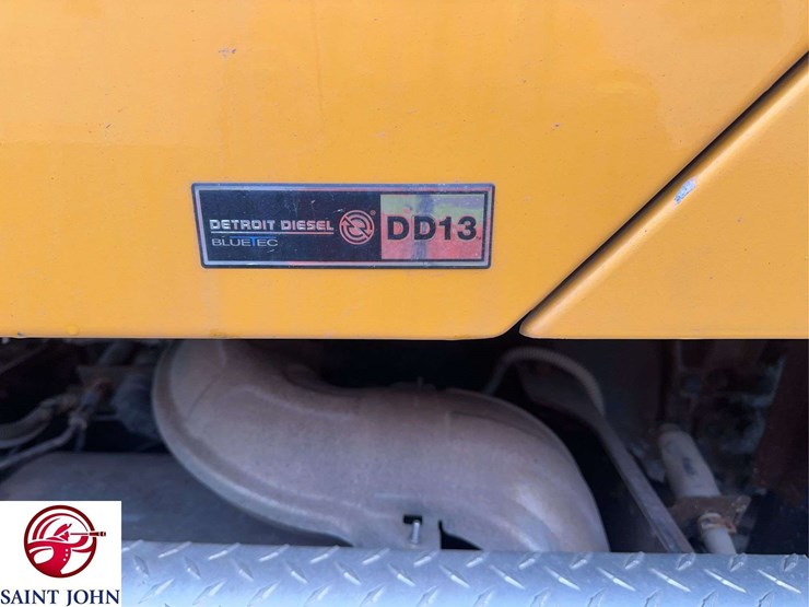 2014-freightliner-114sd-image-13