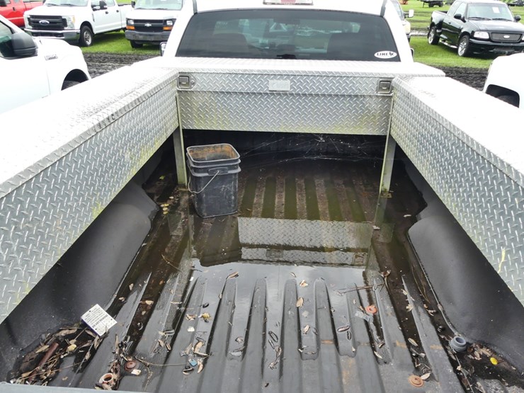 2013-ford-f150-xl-image-5