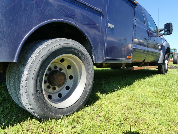 2013-ford-f550-lariat-image-6