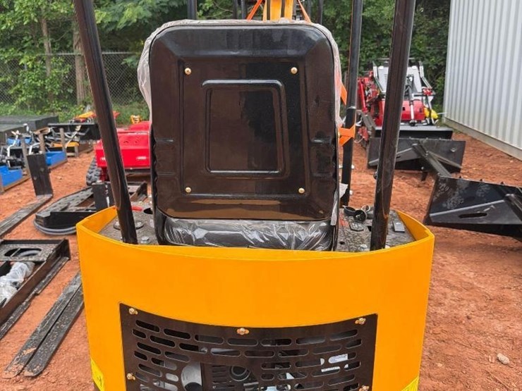 2026-future-13-mini-excavator-image-3