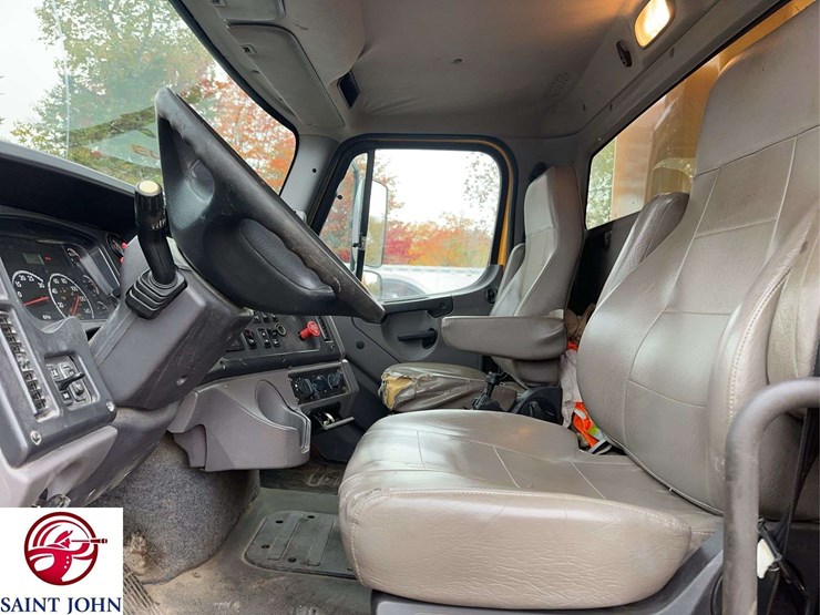 2014-freightliner-114sd-image-22