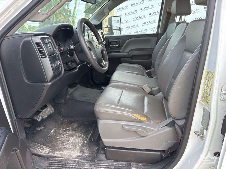 2018-chevrolet-silverado-3500-image-11