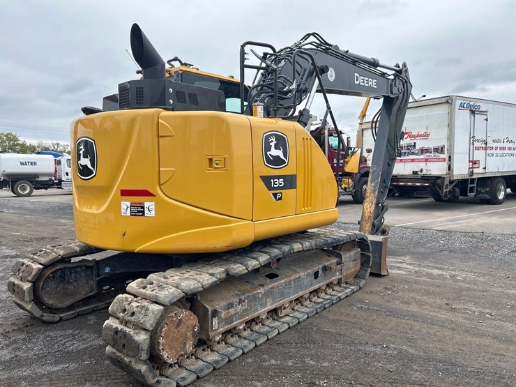 2023-deere-135-p-tier-image-41