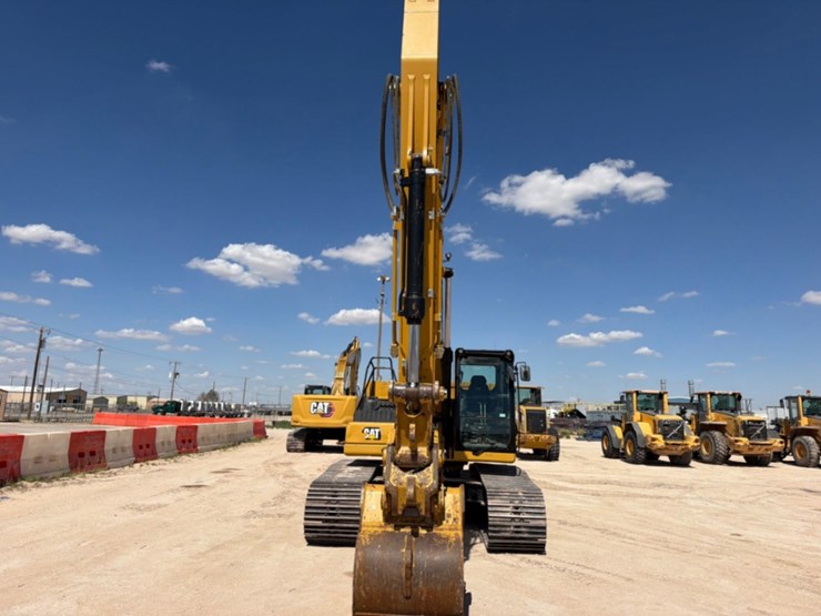 2019-caterpillar-330-image-2