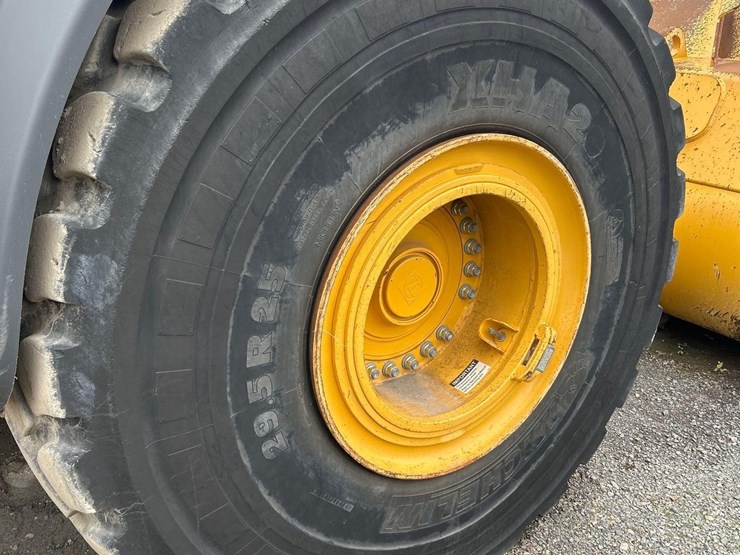 2024-deere-844-p-tier-image-12