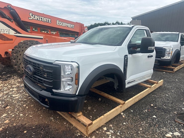 2024-ford-f550-xl-image-1