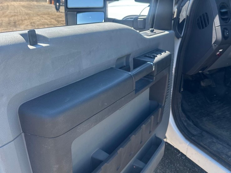 2016-ford-f550-image-26