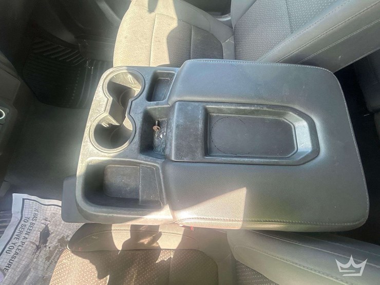 2022-chevrolet-silverado-4x4-crew-cab-pickup-truck-image-17