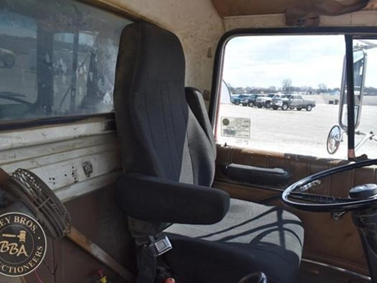 1988-ford-l8000-image-52