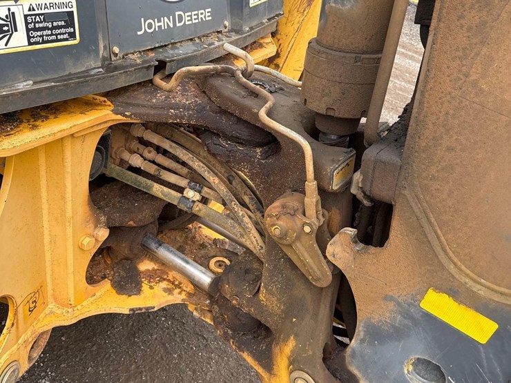 2016-deere-310l-image-13