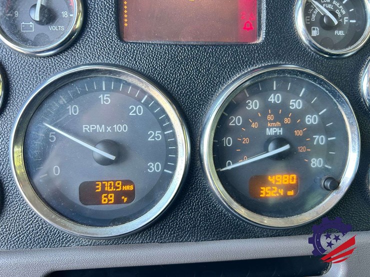 2016-peterbilt-367-image-76