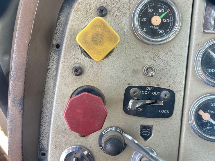 1994-ford-l9000-image-8
