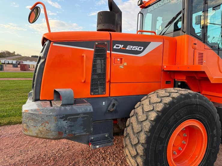 2017-doosan-dl250-5-image-13