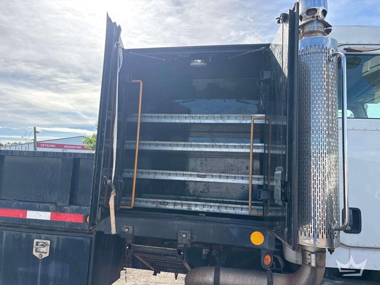 2008-peterbilt-335-image-20