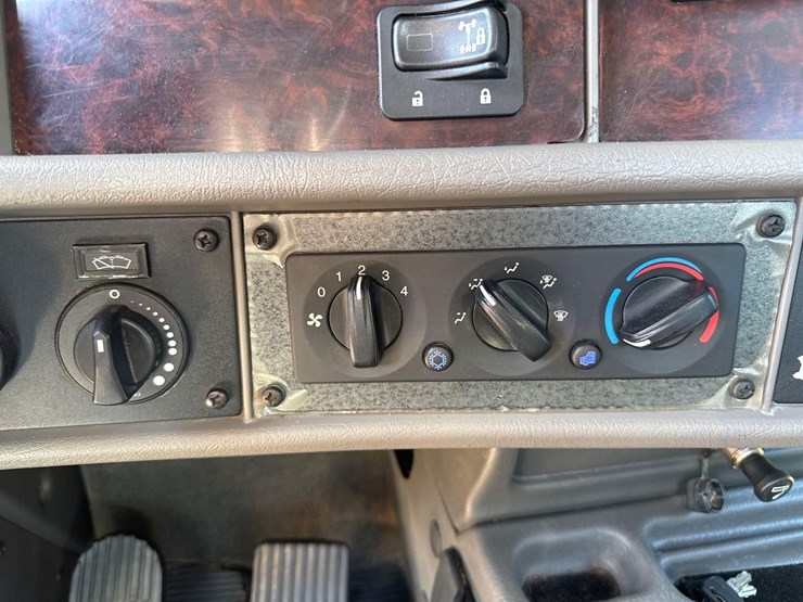 2018-kenworth-t370-image-43