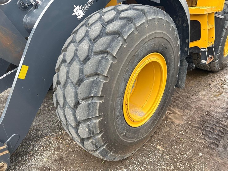 2024-john-deere-624-image-53