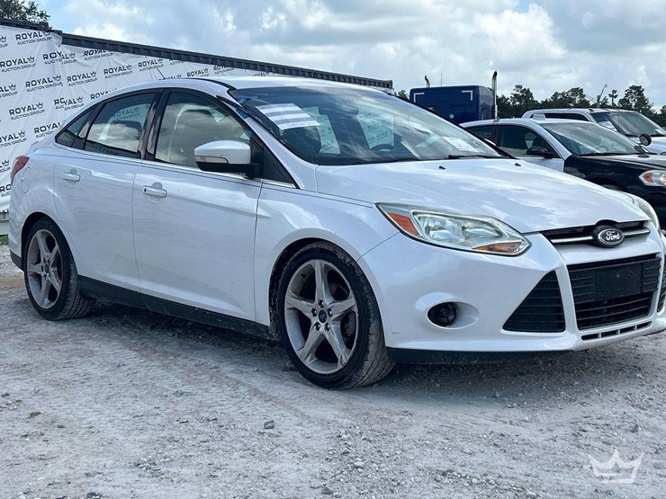 2014-ford-focus-sedan-image-2