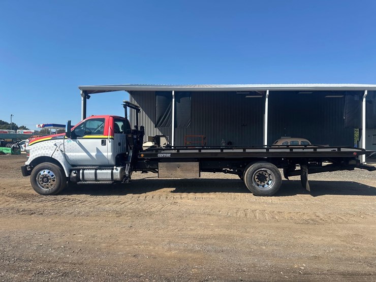 2022-ford-f750-image-9
