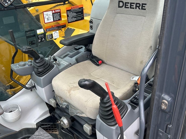 2023-deere-135-p-tier-image-47