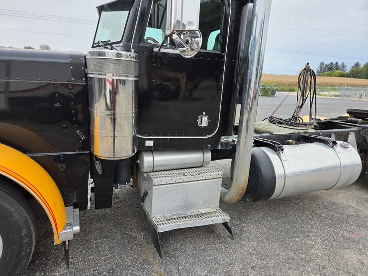 1994-peterbilt-379-image-10