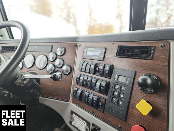 2015-western-star-4900-image-18