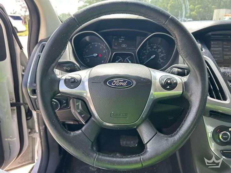 2014-ford-focus-sedan-image-10