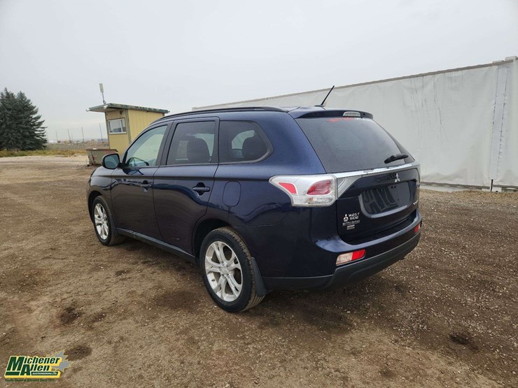 2014-mitsubishi-outlander-image-24