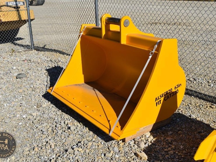 caterpillar-320-image-2
