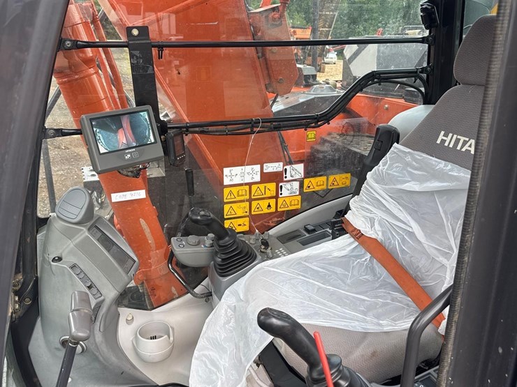 2021-hitachi-zx135us-6-image-31