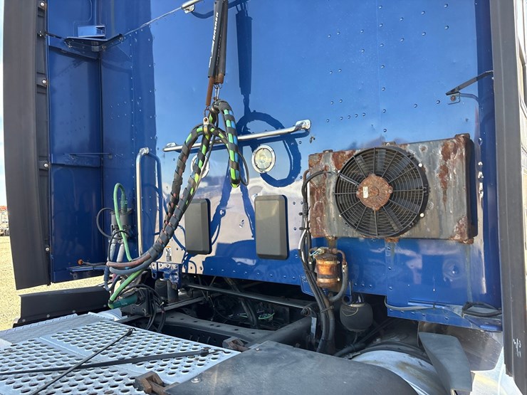 2018-kenworth-t680-image-21