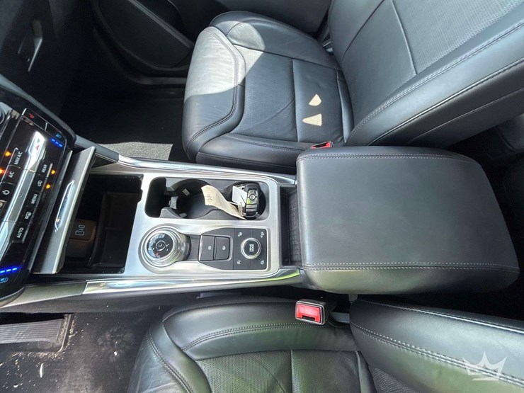 2022-ford-explorer-image-17