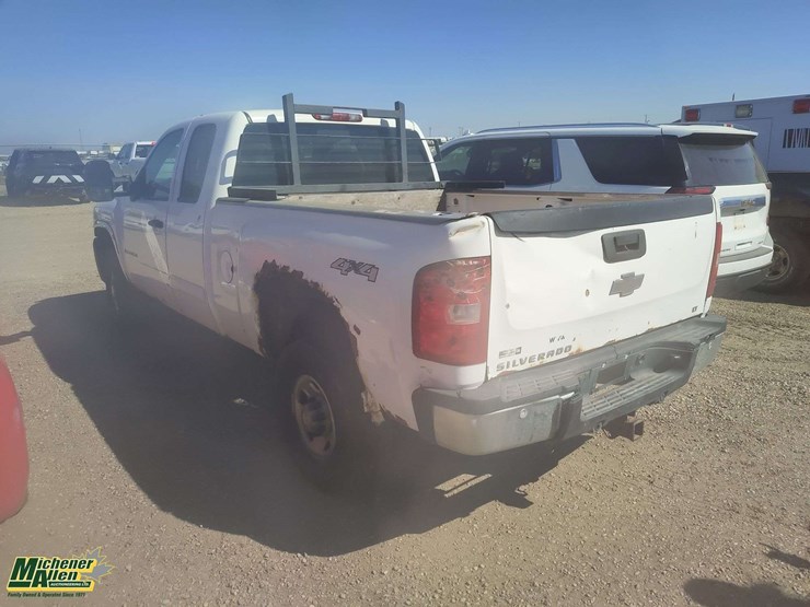 2009-chevrolet-silverado-2500hd-image-2