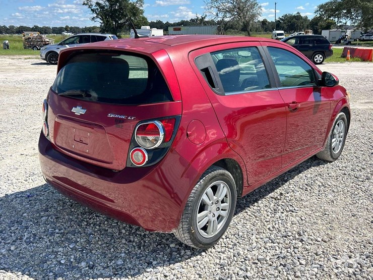 2014-chevrolet-sonic-hatchback-image-3