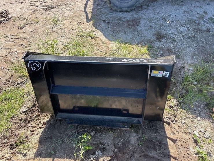2026-jmr-36in-bucket-mini-skid-steer-attachment-image-2
