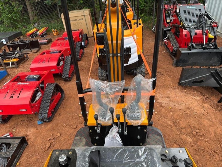 2026-future-13-mini-excavator-image-4