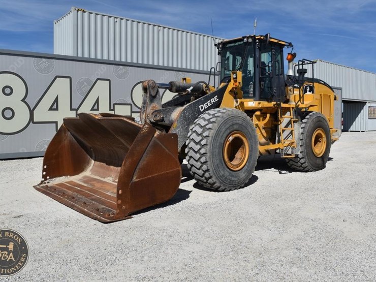 2021-deere-744l-image-13