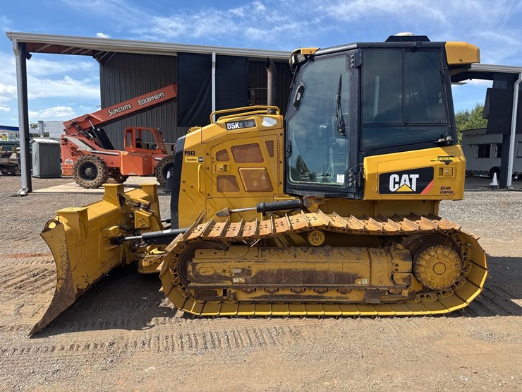 2017-caterpillar-d5k2-lgp-image-2