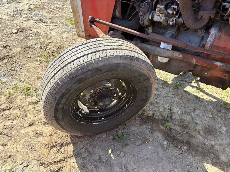 massey-ferguson-235-image-9