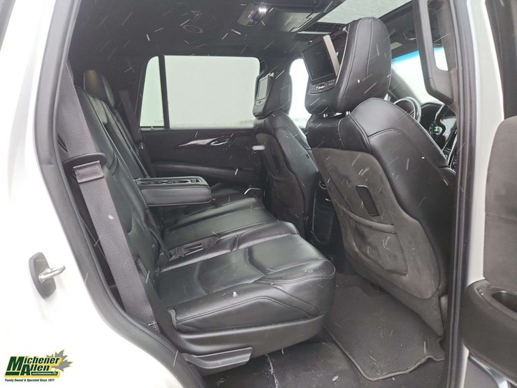 2016-cadillac-escalade-image-28