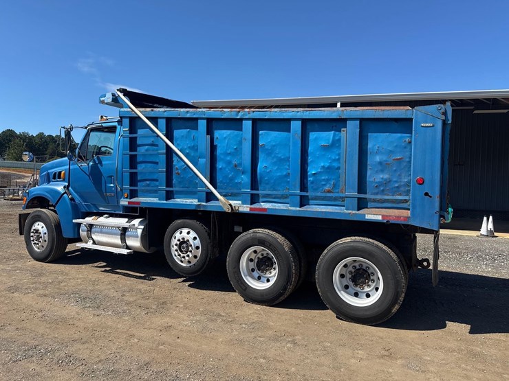 2005-sterling-l9500-image-3