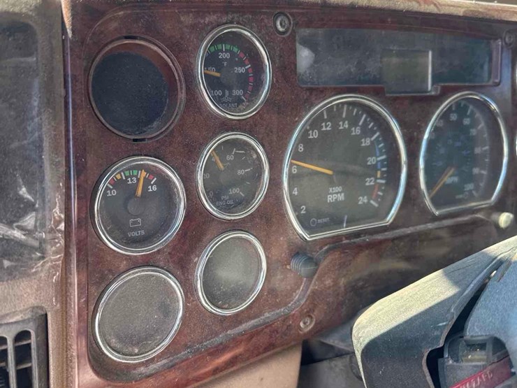 2003-mack-granite-cv713-image-34