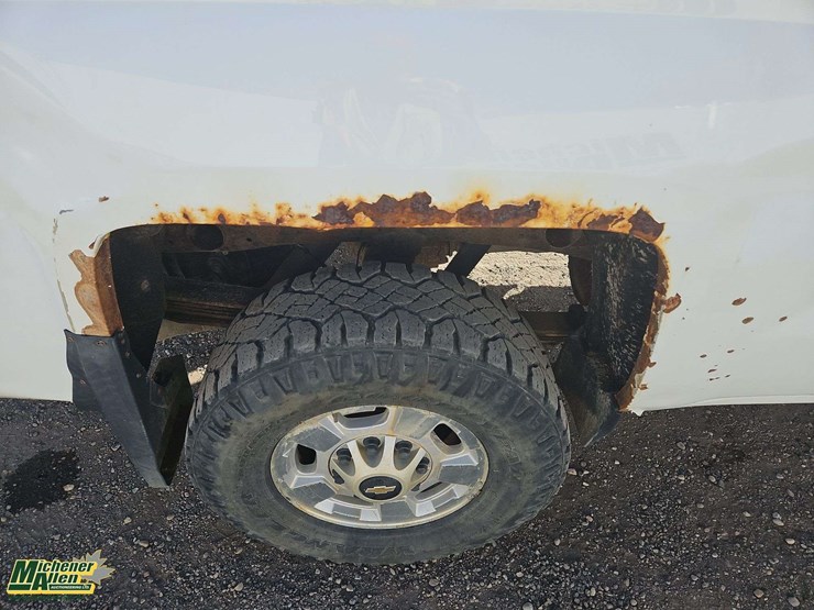 2015-chevrolet-silverado-2500hd-lt-image-11