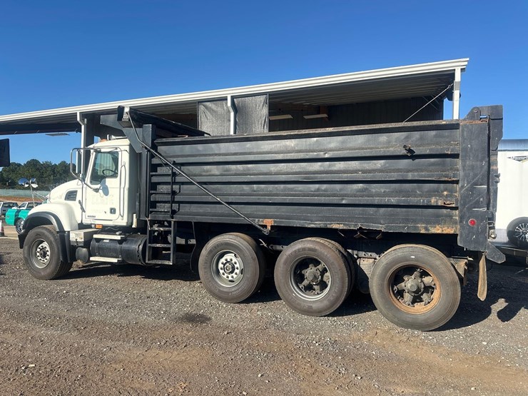 2006-mack-granite-cv713-image-4