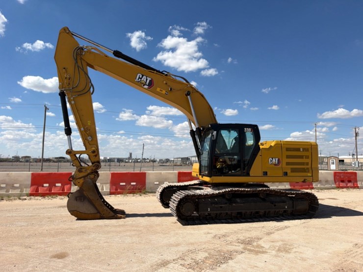 2020-caterpillar-330-image-1