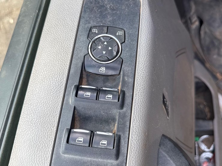 2020-ford-f350-xl-image-23