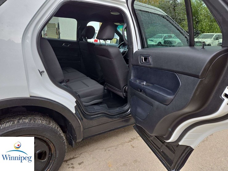 2016-ford-explorer-image-25