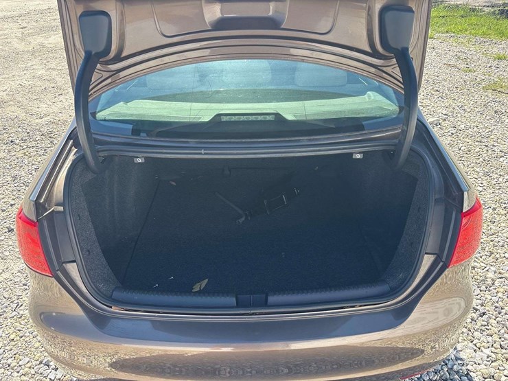 2013-volkswagen-jetta-sedan-image-22
