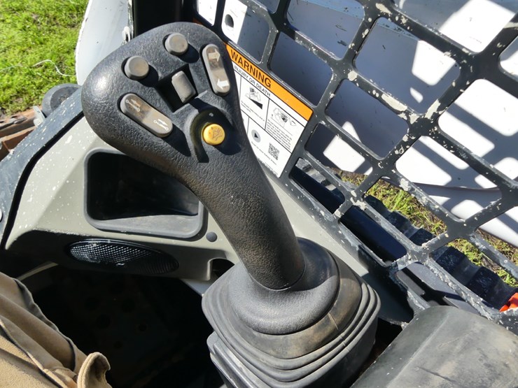 2023-bobcat-t770-image-16